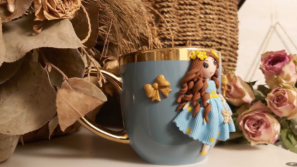 Cadou pentru fetite, sotie/iubita cana papusa roscata fimo
