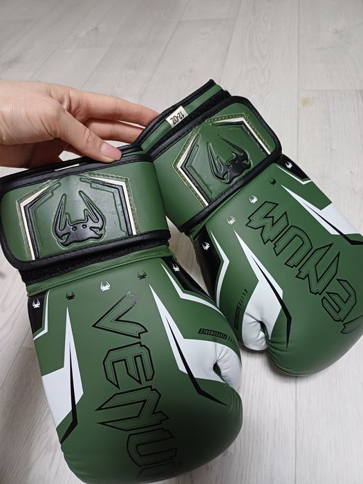 Перчатки для бокса