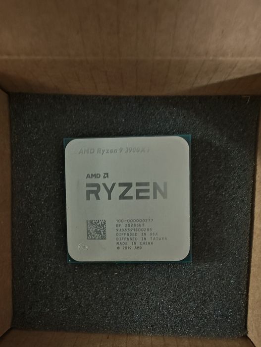 AMD Ryzen 9 3900XT – procesor 12 nuclee / 24 thread, impecabil