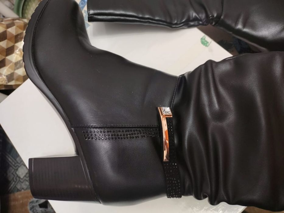 Продаю сапоги женские