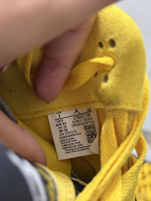 Jordan 4 Retro Lightning