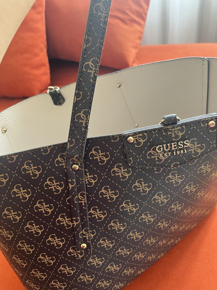 Продам сумку guess