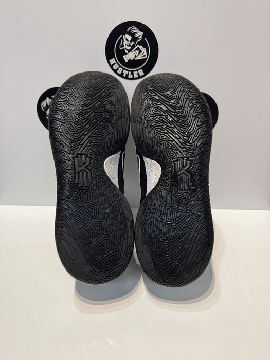 Маратонки NIKE KYRIE FLYTRAP .Номер 43