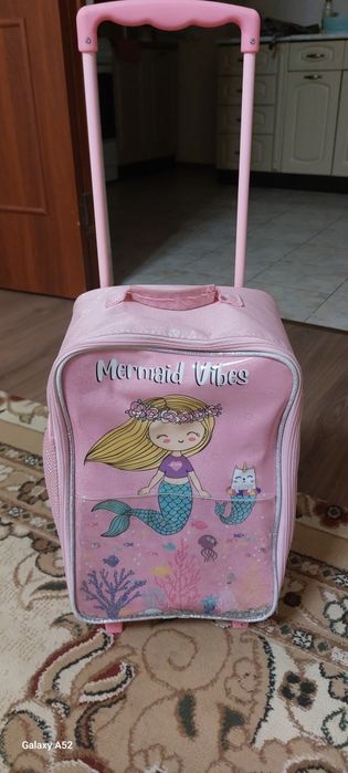 Чемодан на колёсах для девочек