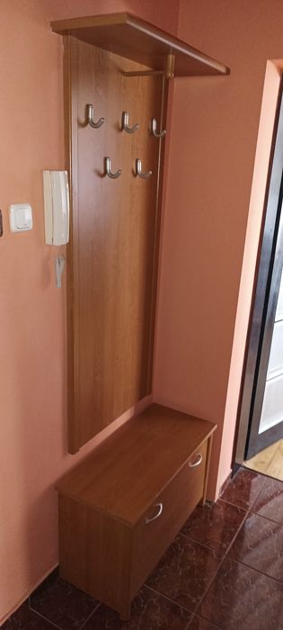 Мебели за антре.