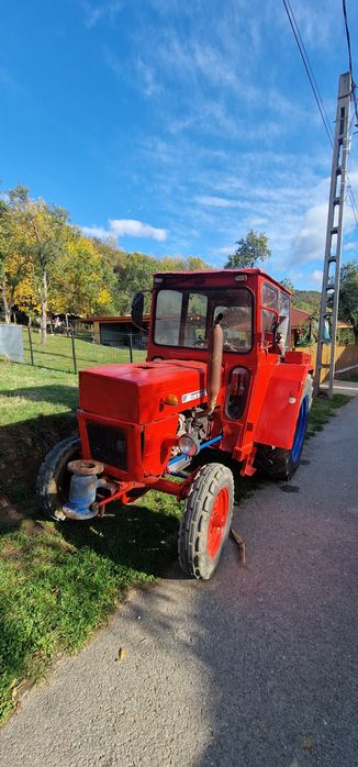 Vand tractor UTB 445