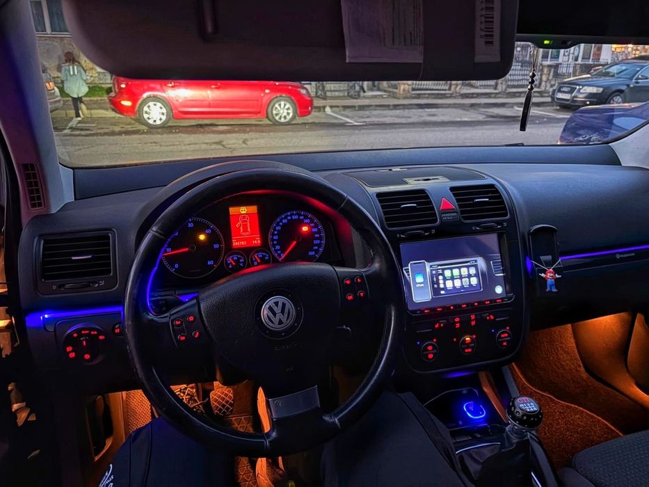 Golf 5 GT.
