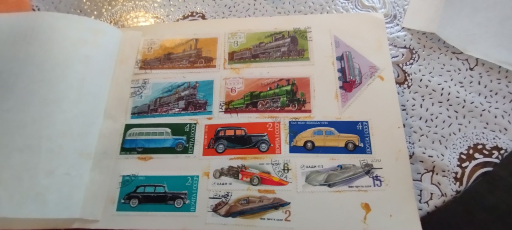 Колекционерски пощенски марки на всякакви теми.