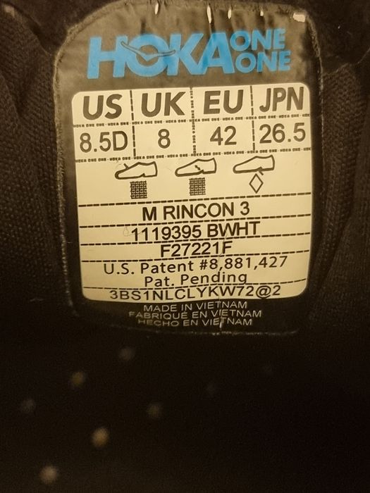 Vând adidasi asics si hoka