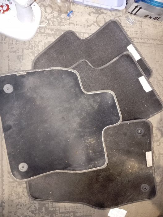 Полики Tiguan, Камри 70 б/у, заглушки , датчики торм.колодок Мерседес