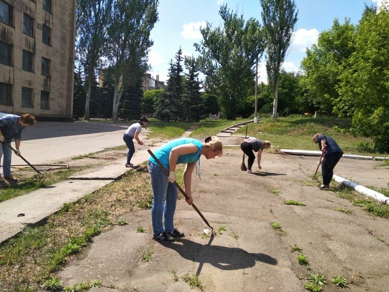 Уборка территории уборка снега участков Вывоз мусора спил деревьев стр