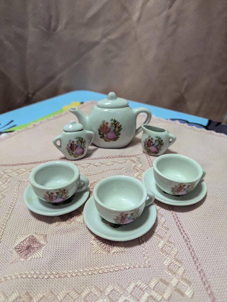 Порцеланов сервиз за игра