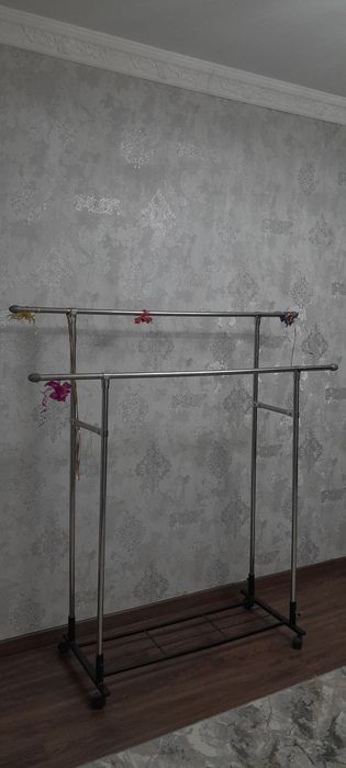 Напольная телескопическая вешелка стойка