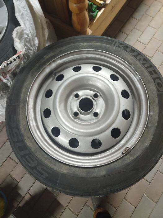 Продам диски с шинами комплект
