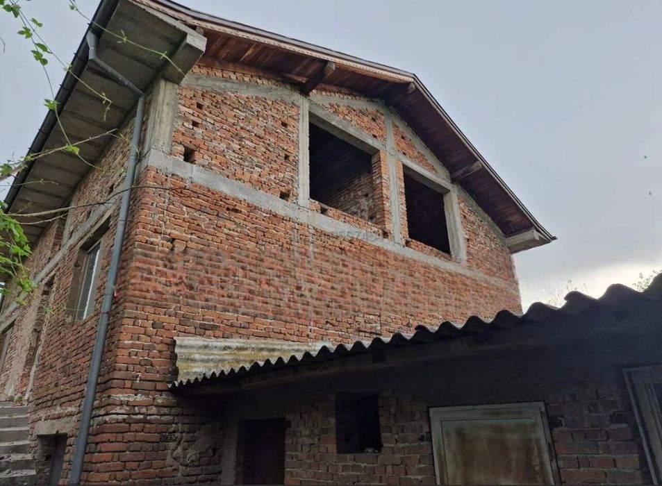 Двуетажна къща в кв. Марийно Димитровград