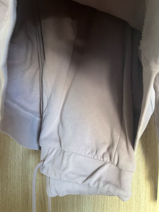 Екип Guess- суичър и долнище