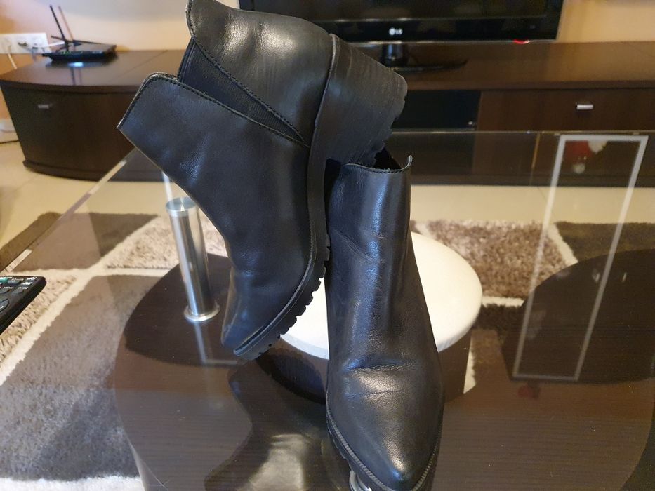 Ghete din piele ,pot fi purtate atât iarna cat și promavara sau toamna