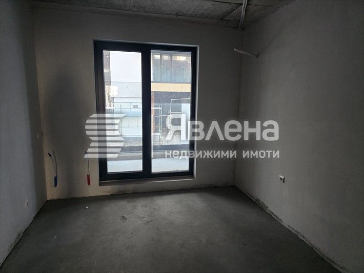 "Явлена" предлага голям четиристаен непреходен апа