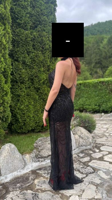 Бална рокля с гол гръб