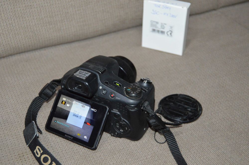Sony Cyber-shot DSC-HX200V 18.2mp 30x optical zoom
