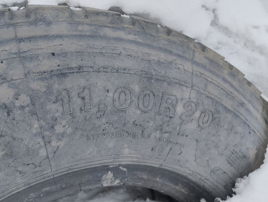 Продам шины размер 20 / 11. б/у .
