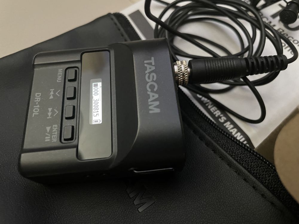 Рекордер с микрофон брошка Tascam DR-10L