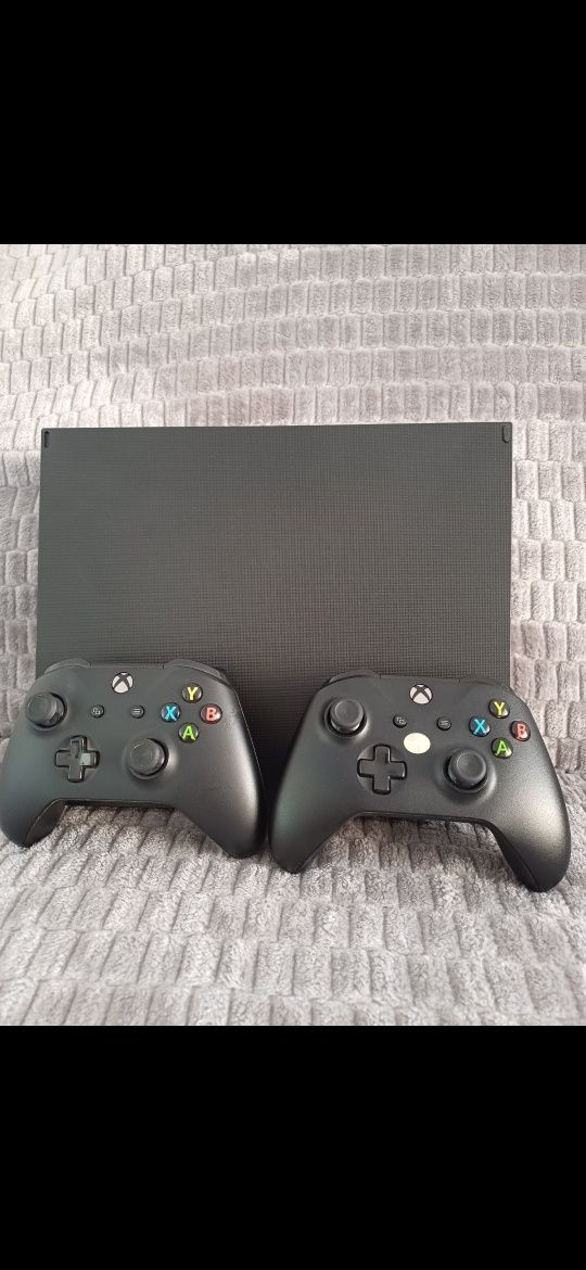 Xbox one x cu 2 manete