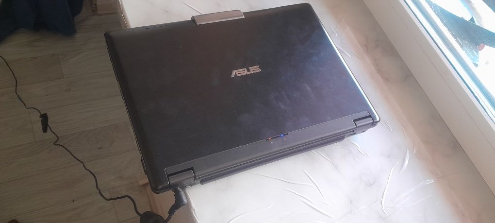 Ноутбук ASUS все в комплекте