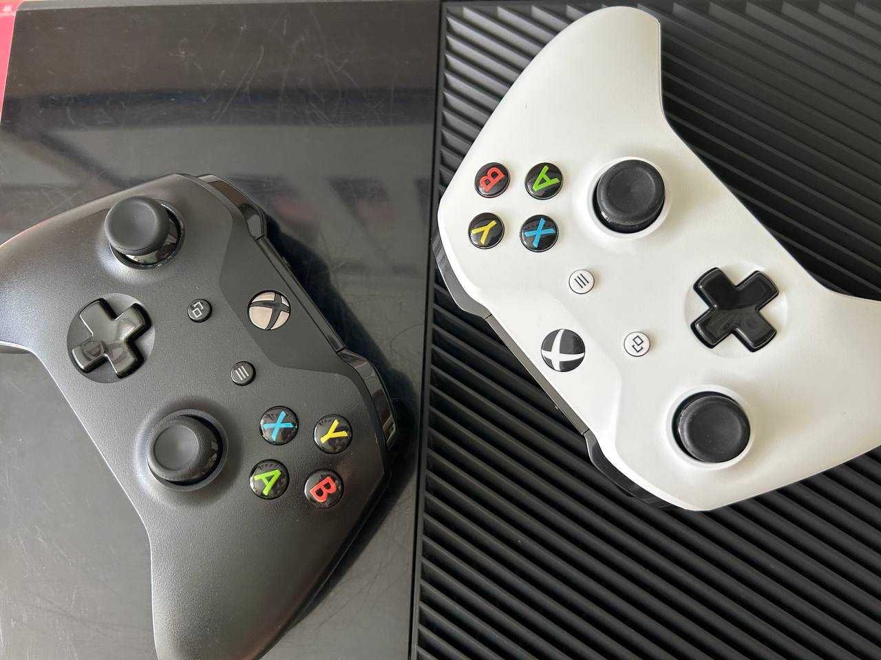 Xbox One + 2 Контролера и Няколко Игри