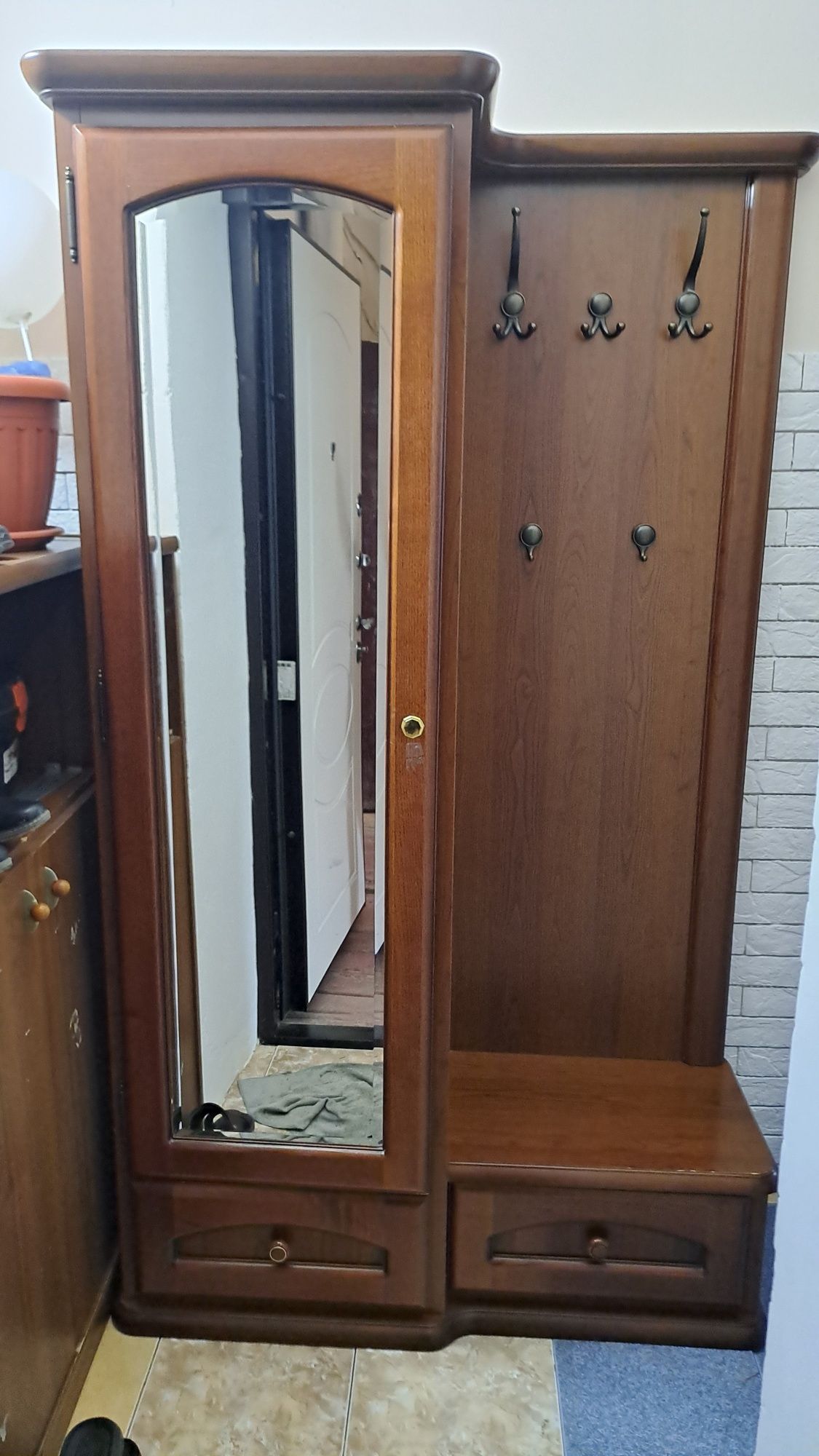 Продам прихожую б/у