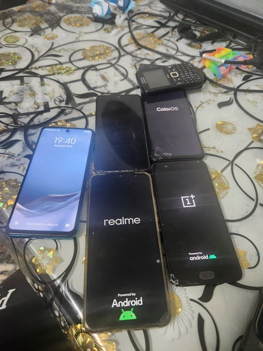 Vand telefoane la preturi acesibile