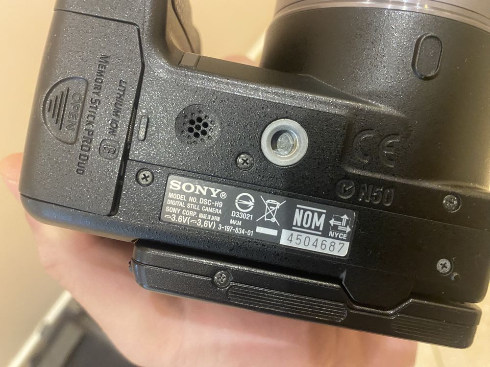 SONY DSC-H9 фотоапарат много запазен