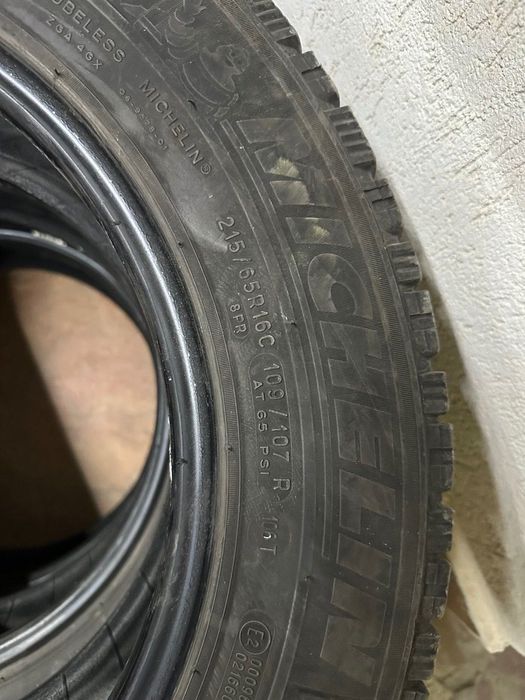 Зимни бусови гуми