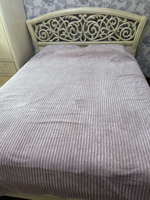 Мебель б/у в отличном состоянии! Спальня 500$, парта 100$, диван 100$