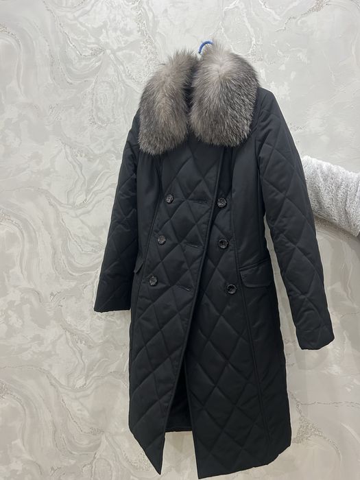 Продам пуховик-пальто. Воробник чернобурка.