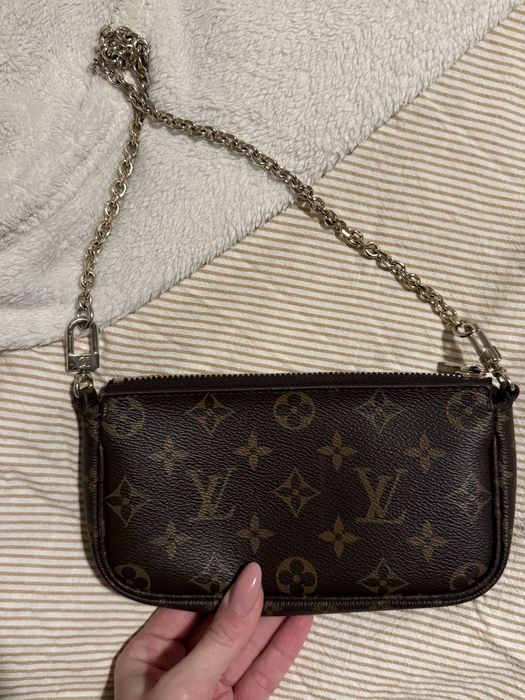 louis vuitton pochette чантичка