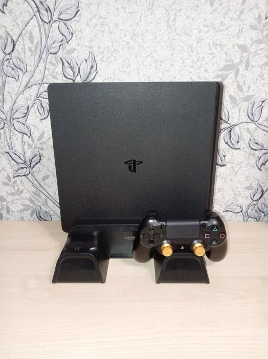 Продам Playstation 4 slim