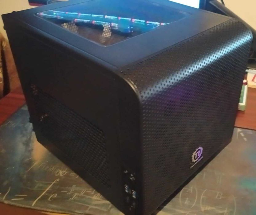 Carcasa Thermaltake Core V1