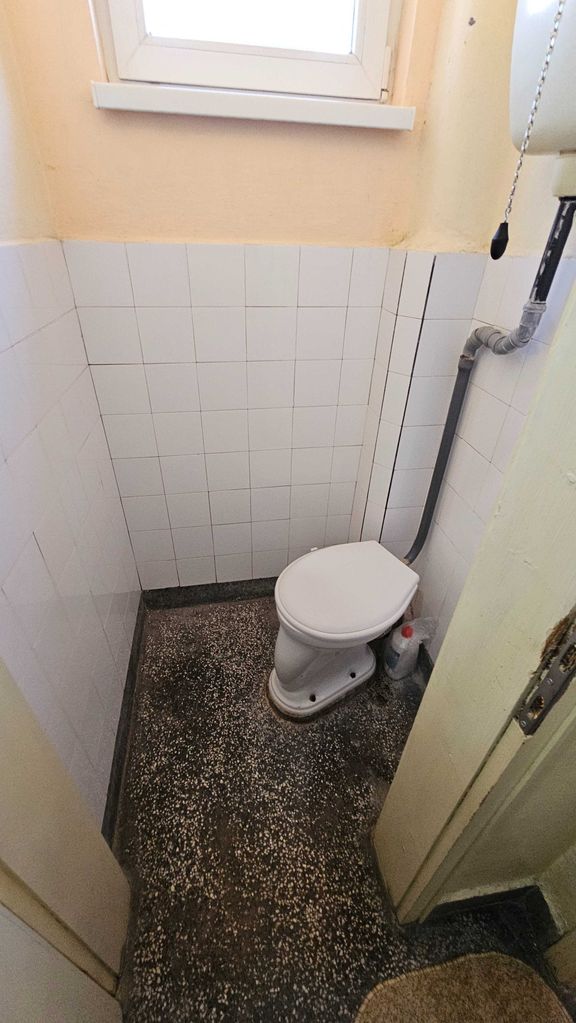 Дава се под наем Етаж от къща в Разград, Варош - 95 кв.м за 229.5 € - Снимка #7