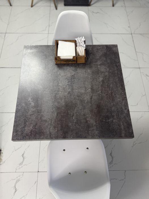 Продается стол и стулья