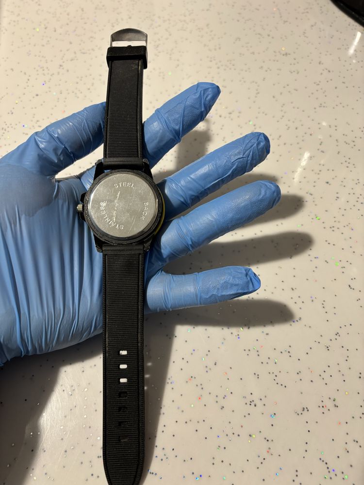 Часовник TWC-385 и часовник Qartz Chronograph