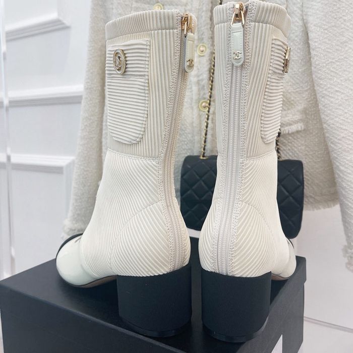 Cizme elegante C.H.A.N.E.L-Reducere la jumătate de preț!