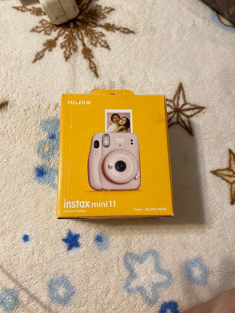 Срочно продаю instax mini 11 розовый