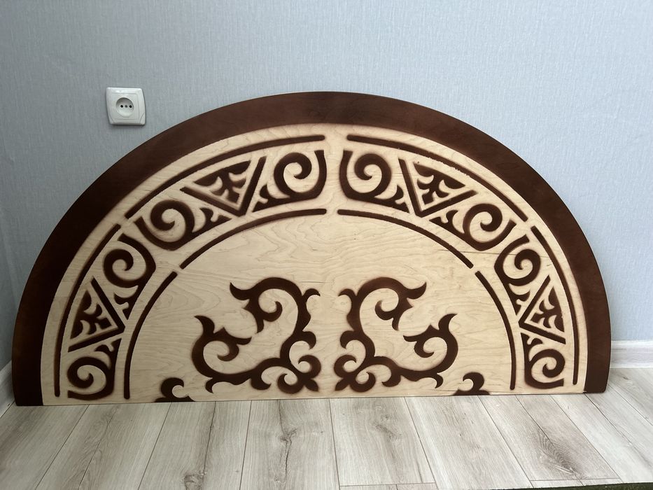 Стол круглый азиатский