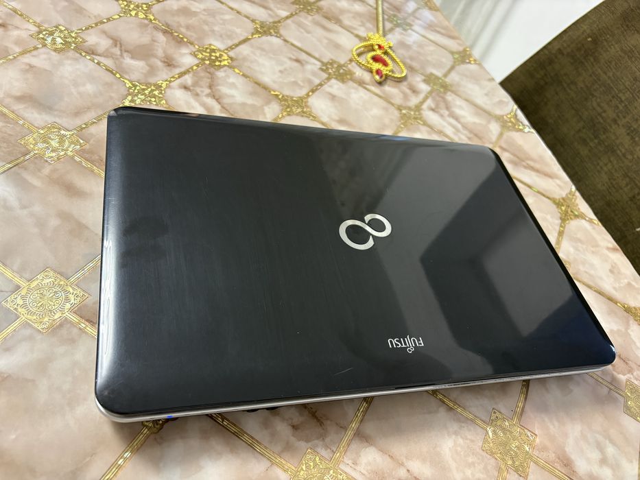 Leptop FUJITSU Lifebook AH531
