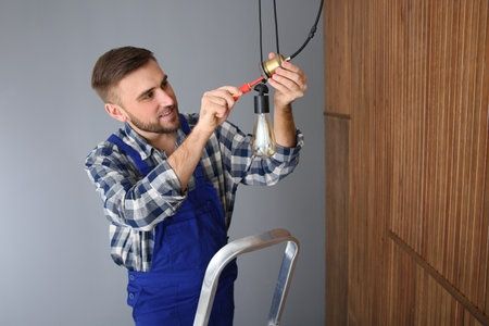 Коротит проводка? Электрик на выед – приеду быстро!