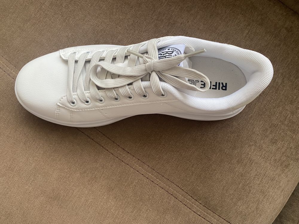 Чисто нови бели sneakers  RIFLE unisex