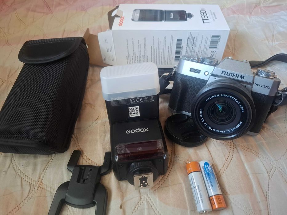 Фотоапарат Fuji XT20 на 98 кадъра+светкавица Godox TT350F