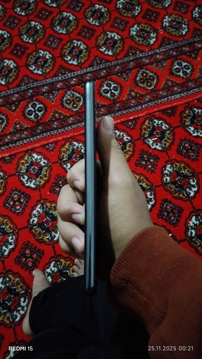 Продаю Samsund A52  со сломанным экранои.