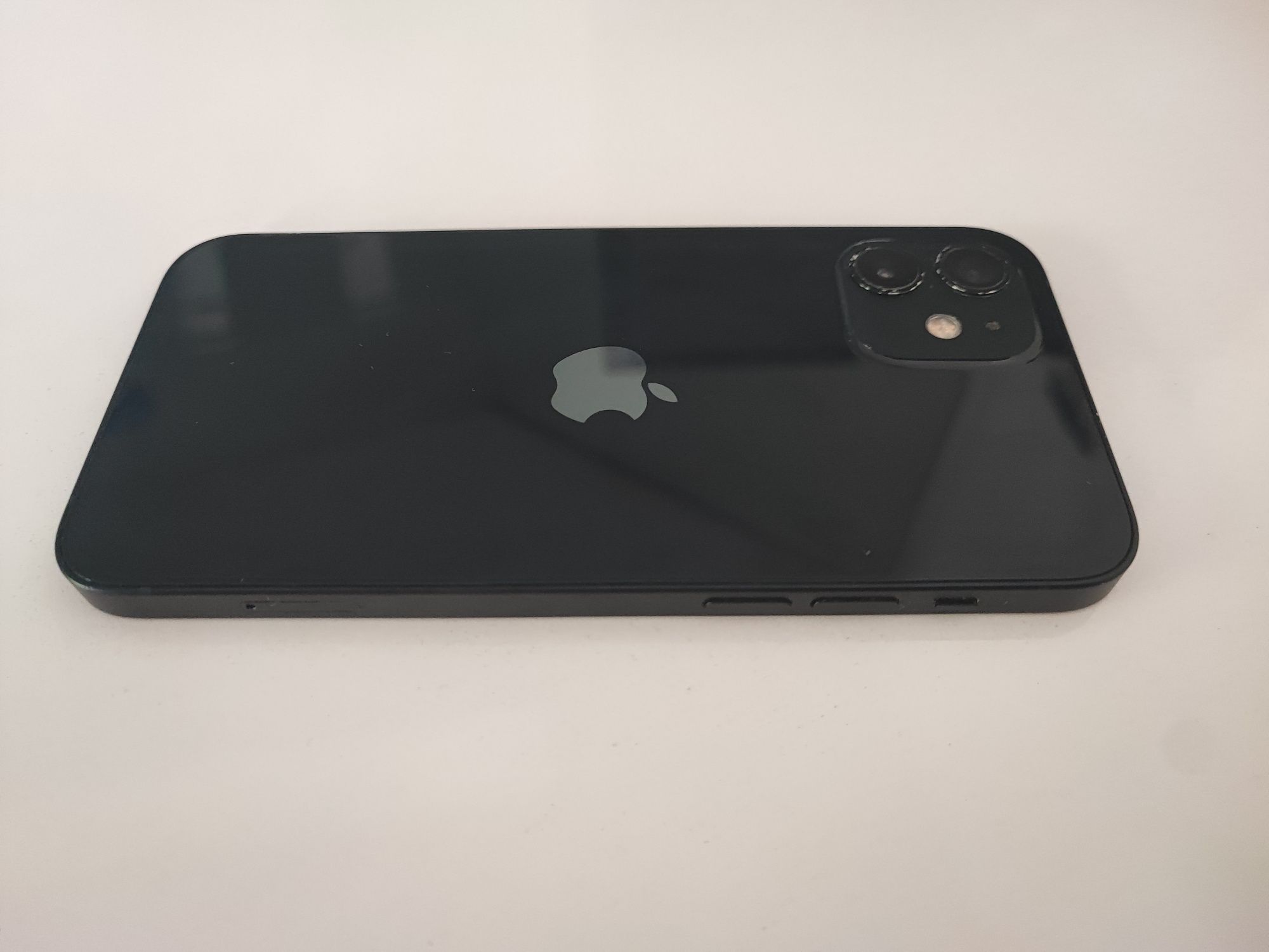 iPhone 12 64 GB черен
